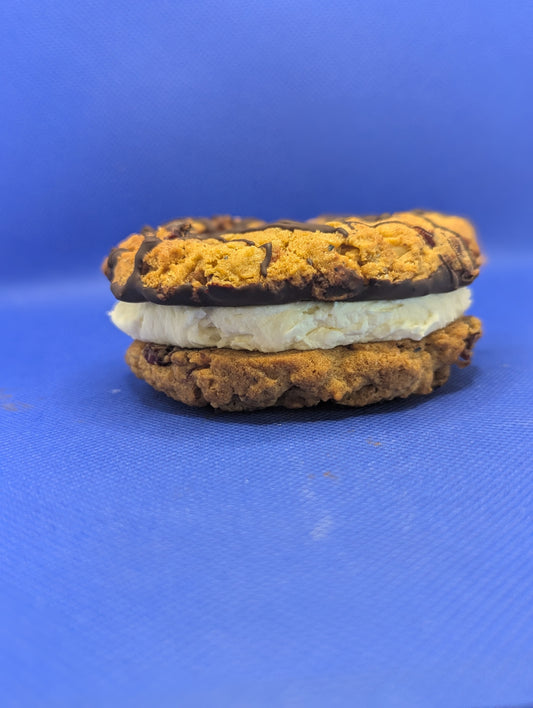 Oatmeal Cranberry Cream Cookie